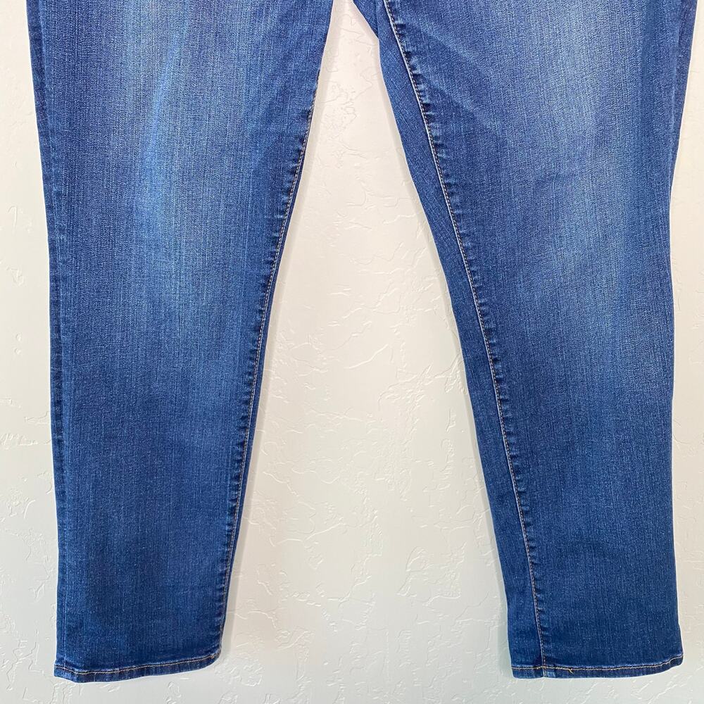 KUT from the Kloth Catherine Boyfriend Jeans in Abelia 16W - Picture 3 of 11